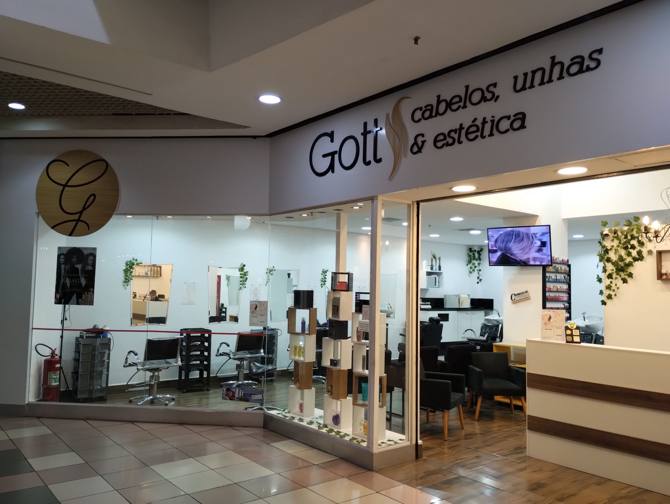 Gott Cabelo, Unhas e Estética